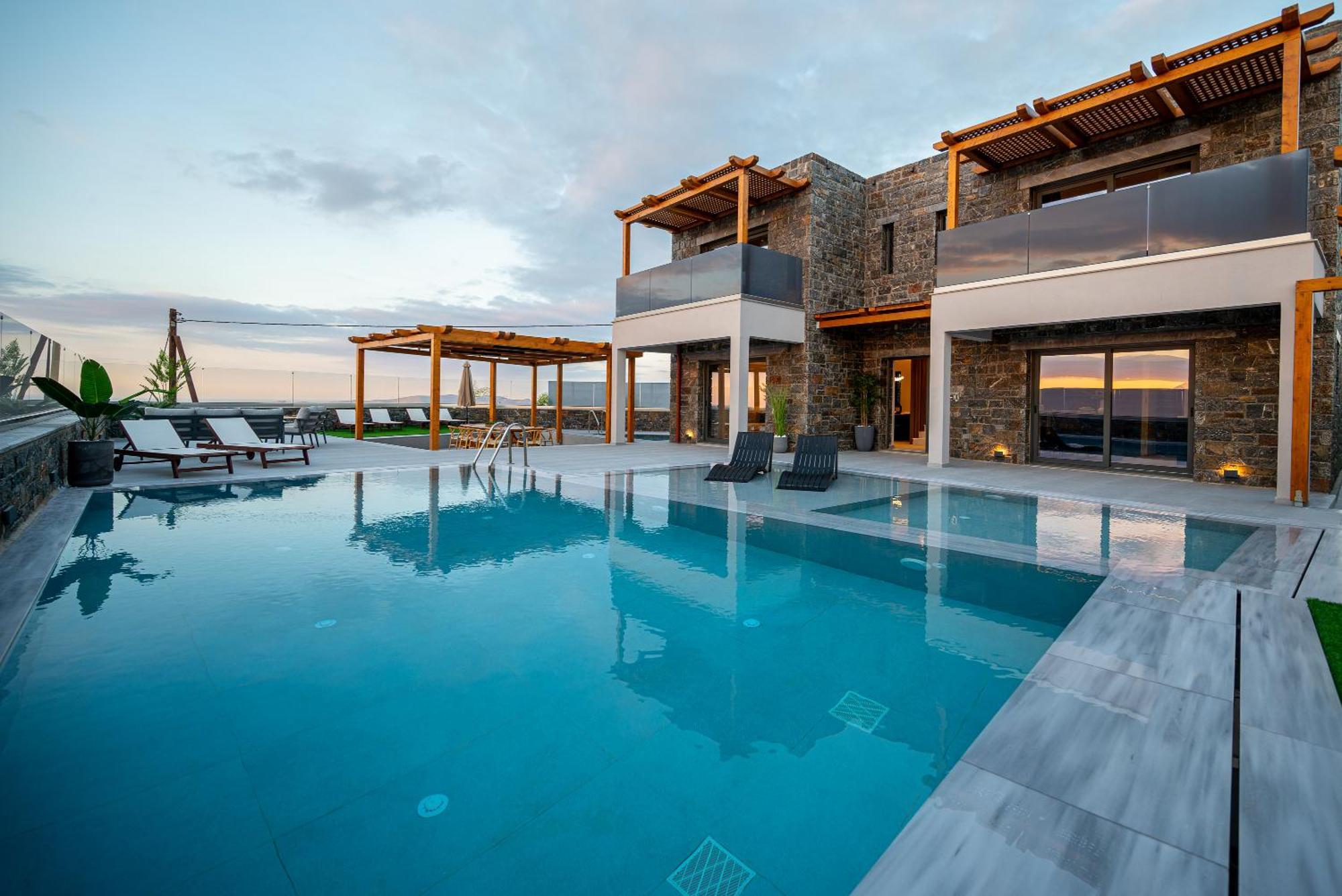 Villa Petra Luxuria With Private Heated Pool