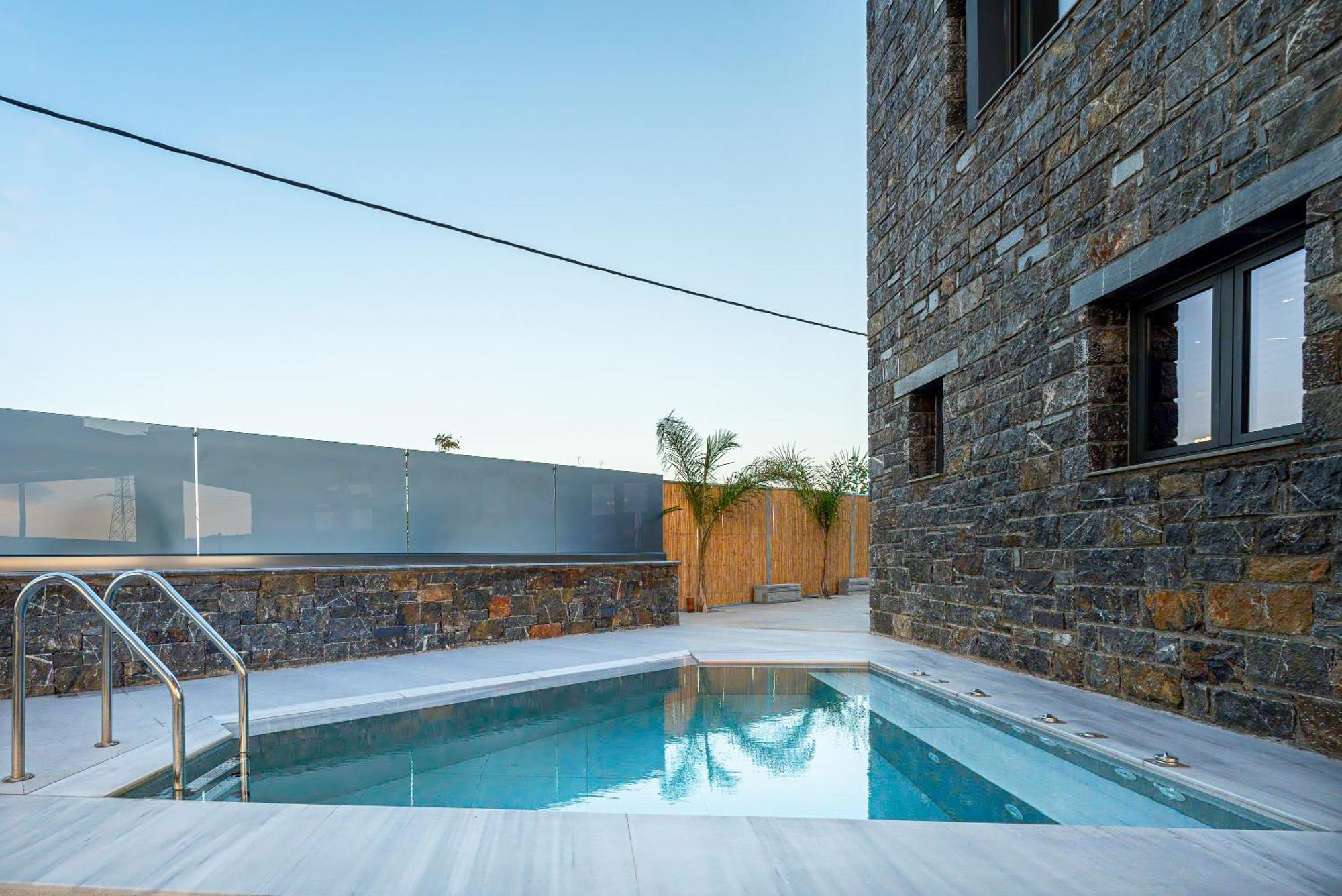 Petra Luxuria With Private Heated Pool Iraklion